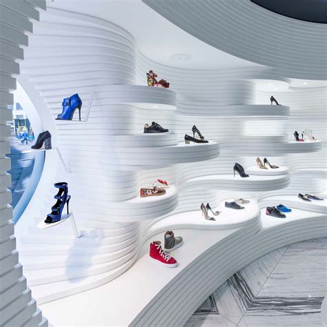 Shoebaloo, a Shoe Store with a New Dimension in HI.